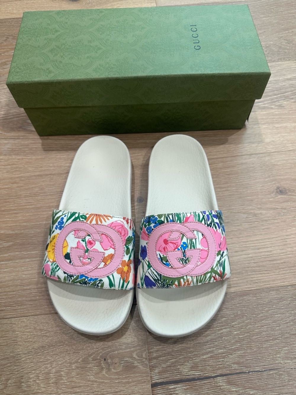 Gucci White Floral Slides with Pink Interlocking Logo